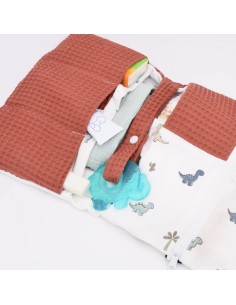 Windeltasche "Dino Abenteuer" – Dein Wickel-Organizer für unterwegs 2