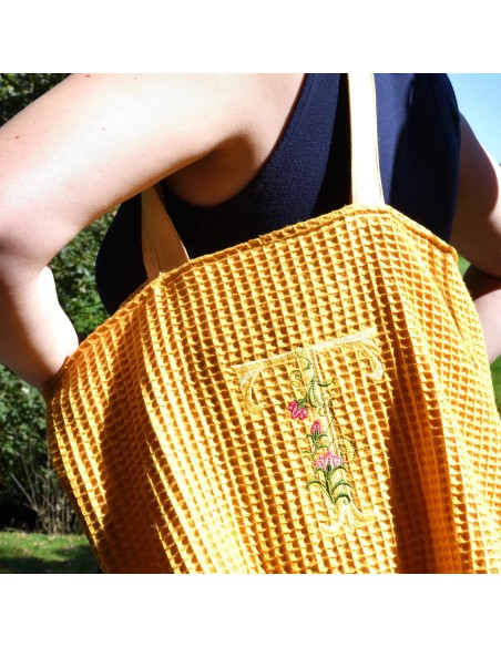 Personalisierte Waffel-Umhängetasche "Sonnengelb" | Mommy Bag - Verarbeitung im Detail