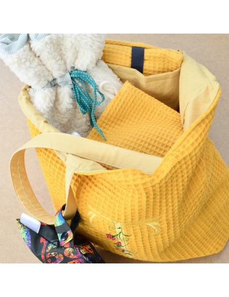 Personalisierte Waffel-Umhängetasche "Sonnengelb" | Mommy Bag - Seitenansicht