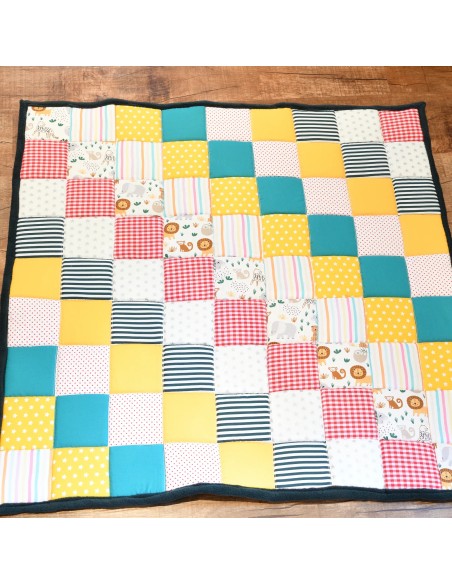 Patchwork Krabbeldecke 'Kunterbunte Entdeckerwelt' | personalisierbar - Detailansicht