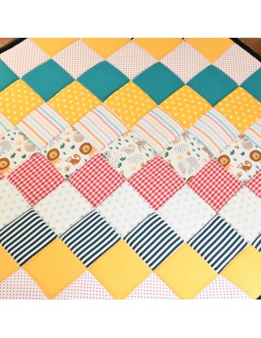 Patchwork Krabbeldecke 'Kunterbunte Entdeckerwelt' | personalisierbar - Rückansicht