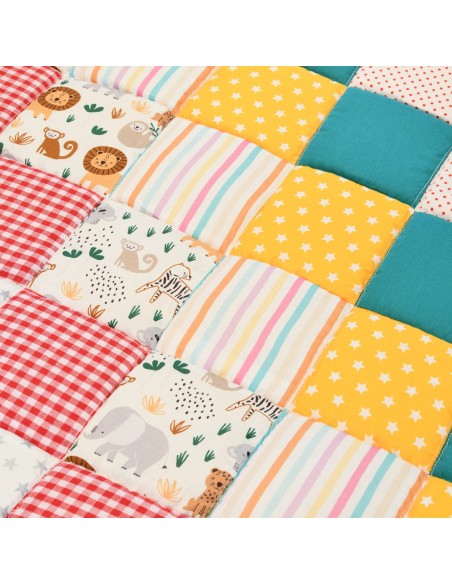 Patchwork Krabbeldecke 'Kunterbunte Entdeckerwelt' | personalisierbar - Nahaufnahme