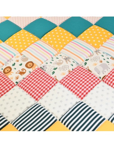 Patchwork Krabbeldecke 'Kunterbunte Entdeckerwelt' | personalisierbar - Seitenansicht