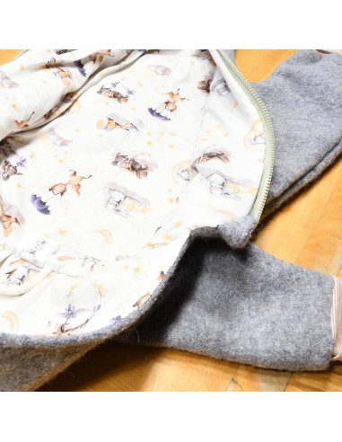 Wollwalk Overall "Gute Nacht" (Grau) mit süßen Baumwollfutter - Nahaufnahme
