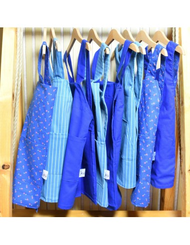 Blaue Kinderschürze 'Kreativblau' | Kittelschürze mit Namen - Praktisch im Alltag