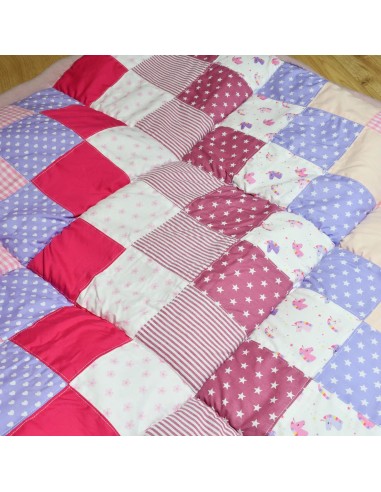 Patchwork Krabbeldecke 'Kunterbunte Entdeckerwelt' | personalisierbar - Stoffstruktur und Material