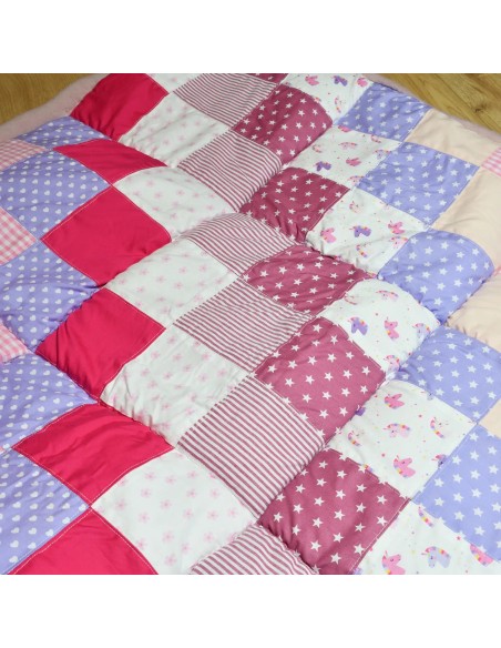 Patchwork Krabbeldecke 'Kunterbunte Entdeckerwelt' | personalisierbar - Stoffstruktur und Material