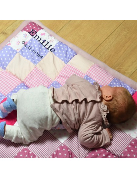 Patchwork Krabbeldecke 'Kunterbunte Entdeckerwelt' | personalisierbar - Nahaufnahme