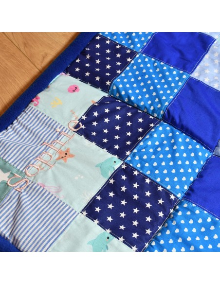 Patchwork Krabbeldecke 'Kuschelvergnügen' | personalisierbar - Stoffstruktur und Material
