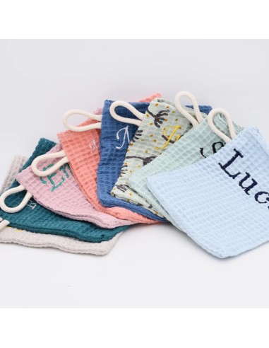 Sanfter Baby-Waschlappen aus Waffelpiqué | personalisierbar - Verarbeitung im Detail